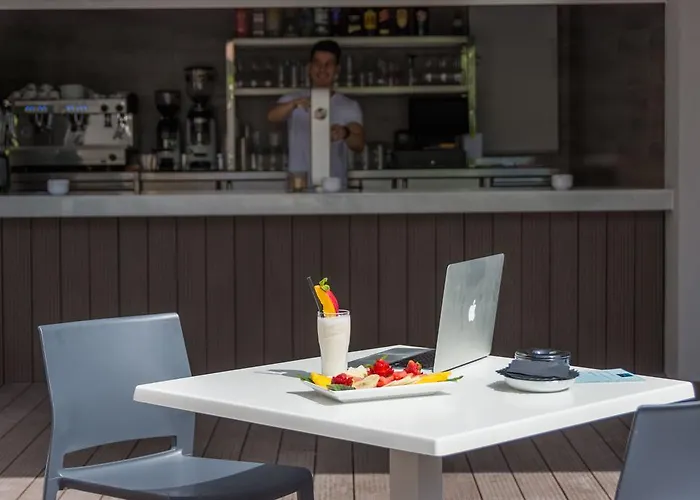 Ξενοδοχείο με διαμερίσματα Veramar 4*